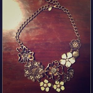 Flower Necklace (costume jewelry)